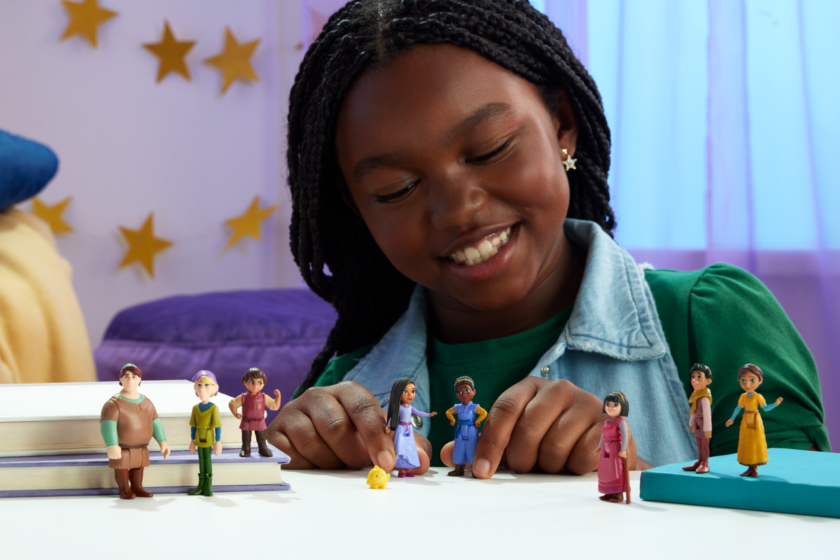 Disney's Wish The Teens Pack Of 8 Posable Mini Dolls & Star Figure